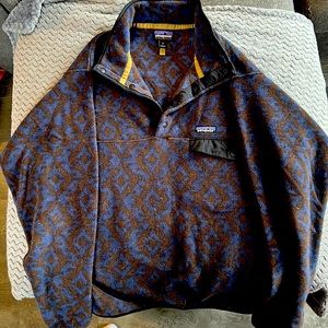 Patagonia Sweater, no picks or stains practically brand new